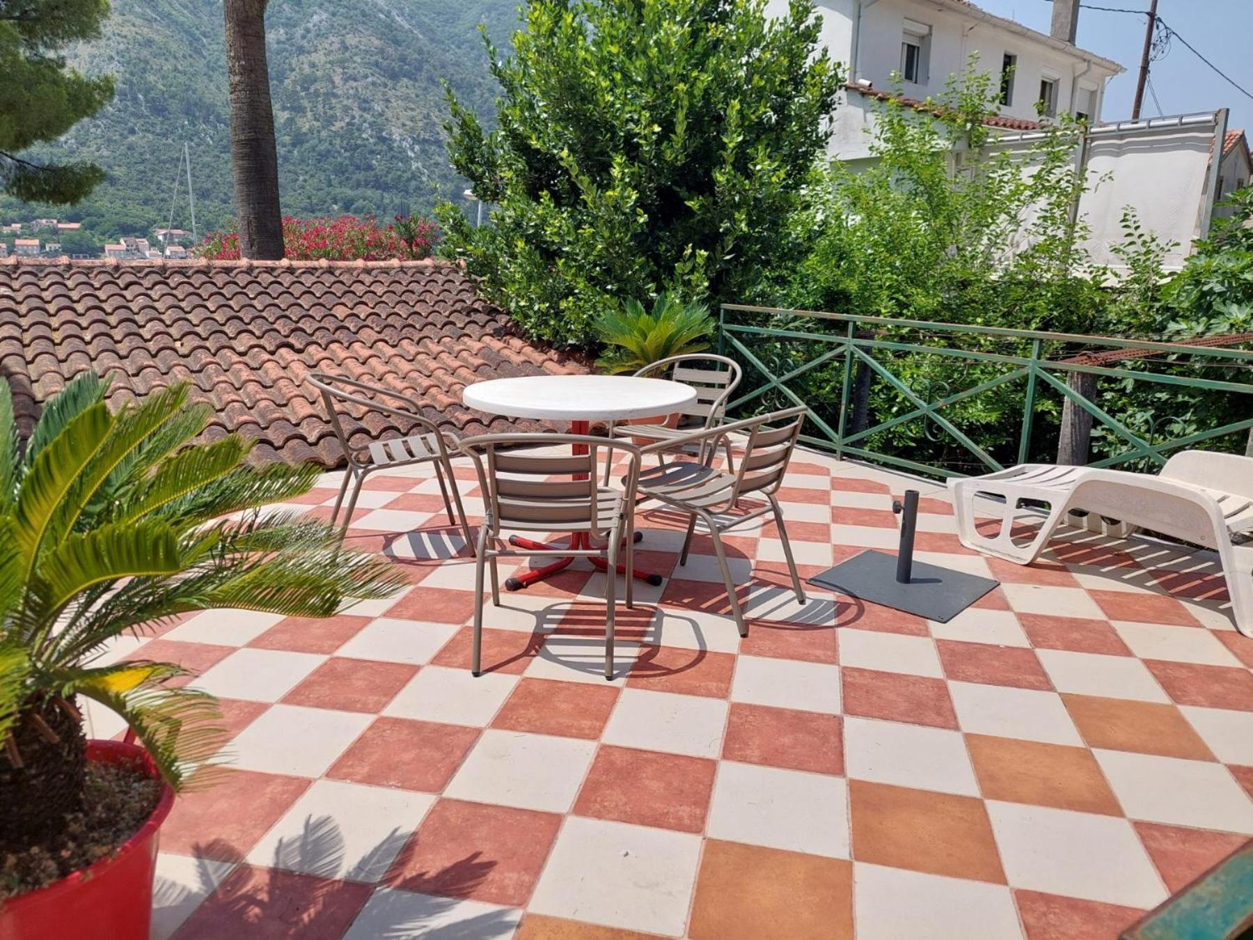 Garden Apartmant Near Sea Kotor Luaran gambar